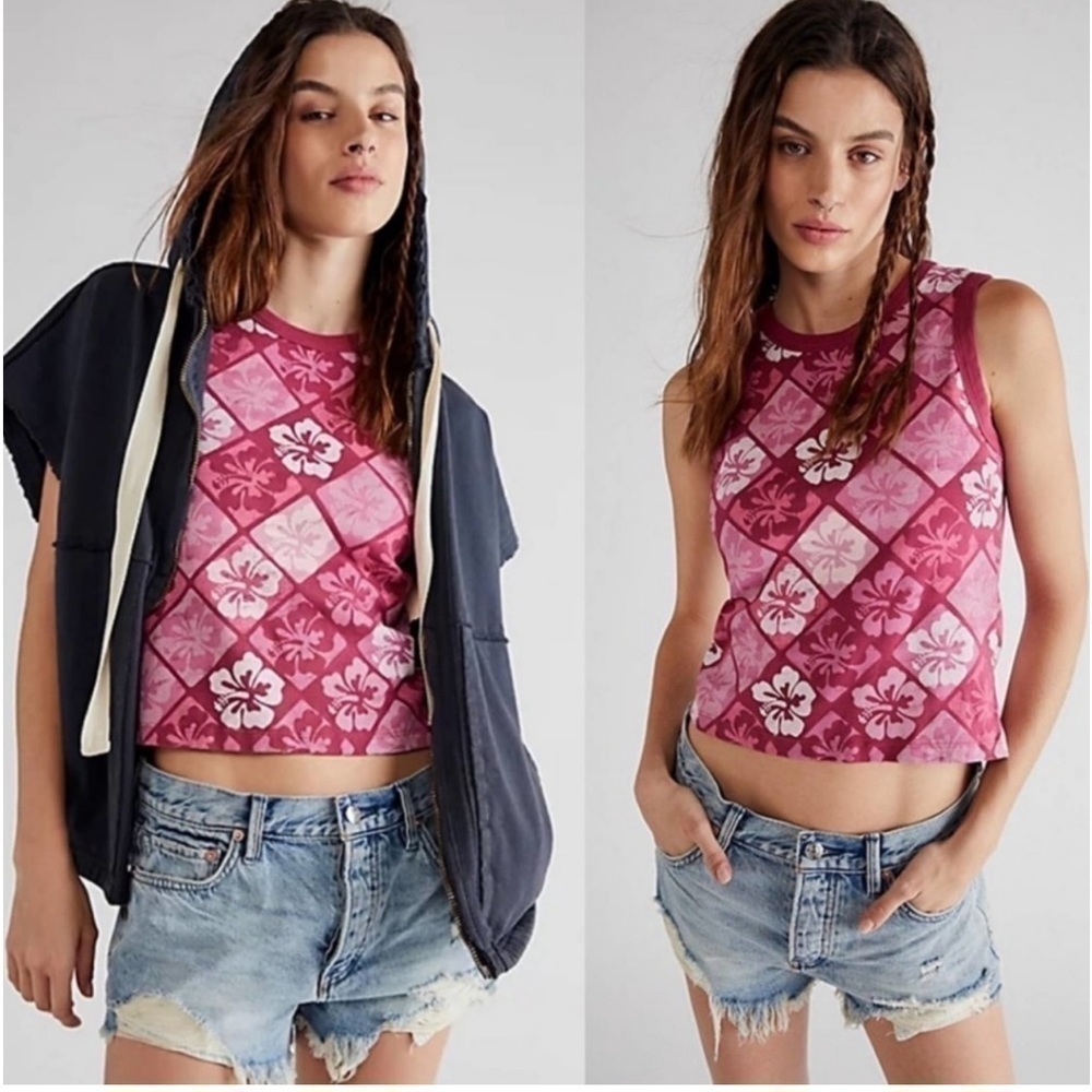 Daydreamer Pink and White Hibiscus Shrunken Tank NWT